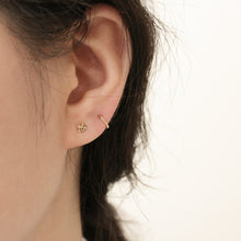 Load image into Gallery viewer, [mattoi] 14K Gold Flower Piercing Earrings
