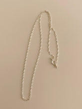 Load image into Gallery viewer, [mattoi] Simple Twisted Chain Necklace
