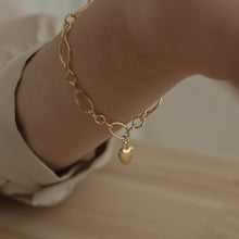 Load image into Gallery viewer, [mattoi] Heart Charm Oval Chain Bracelet
