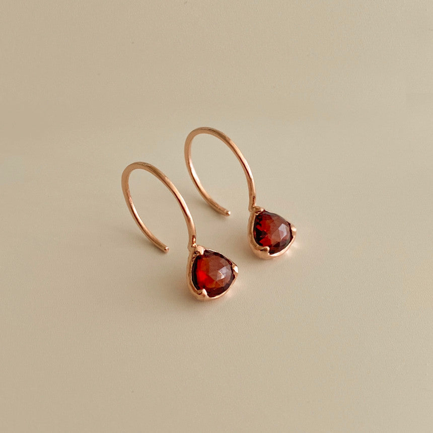 [mattoi] Liv Garnet Ring Earrings