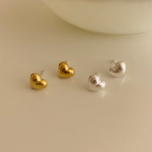 Load image into Gallery viewer, [mattoi] Chubby Heart Earrings
