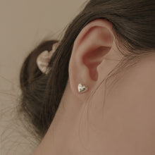 Load image into Gallery viewer, [mattoi] Chubby Heart Earrings
