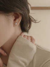 Load image into Gallery viewer, [mattoi] Chubby Heart Earrings
