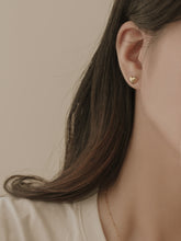 Load image into Gallery viewer, [mattoi] Chubby Heart Earrings
