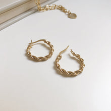 Load image into Gallery viewer, [mattoi] Twisted Ring Earring
