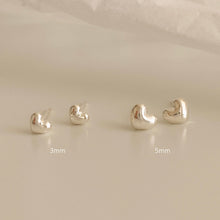 Load image into Gallery viewer, [mattoi] Mini Heart Stud Earrings
