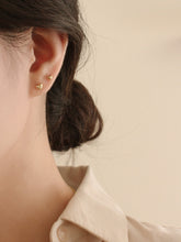 Load image into Gallery viewer, [mattoi] Mini Heart Stud Earrings
