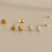 Load image into Gallery viewer, [mattoi] Mini Heart Stud Earrings
