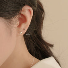 Load image into Gallery viewer, [mattoi] Mini Heart Stud Earrings
