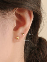 Load image into Gallery viewer, [mattoi] Mini Heart Stud Earrings
