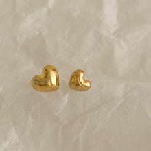 Load image into Gallery viewer, [mattoi] Mini Heart Stud Earrings
