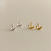 Load image into Gallery viewer, [mattoi] Mini Crescent Moon Earrings
