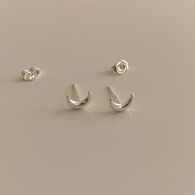 Load image into Gallery viewer, [mattoi] Mini Crescent Moon Earrings
