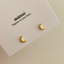 Load image into Gallery viewer, [mattoi] Mini Crescent Moon Earrings
