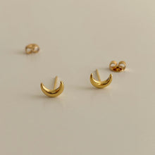 Load image into Gallery viewer, [mattoi] Mini Crescent Moon Earrings
