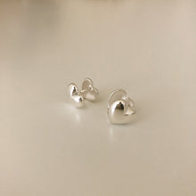 Load image into Gallery viewer, [mattoi] Volume Heart Huggie Earrings
