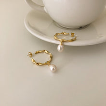 Load image into Gallery viewer, [mattoi] Freshwater Pearl Twisted Earrings
