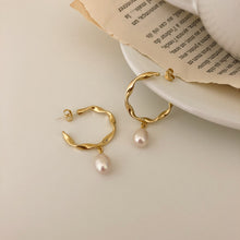 Load image into Gallery viewer, [mattoi] Freshwater Pearl Twisted Earrings
