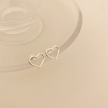 Load image into Gallery viewer, [mattoi] Lovely Heart Line Earrings
