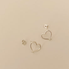 Load image into Gallery viewer, [mattoi] Lovely Heart Line Earrings
