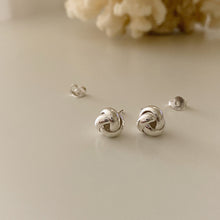 Load image into Gallery viewer, [mattoi] Daily Knots Ball Earrings
