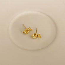 Load image into Gallery viewer, [mattoi] Pretzel Knots Earrings
