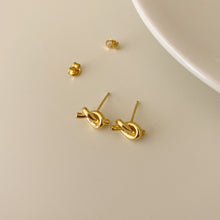 Load image into Gallery viewer, [mattoi] Pretzel Knots Earrings
