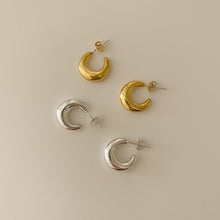 Load image into Gallery viewer, [mattoi] Moon Ring Earrings
