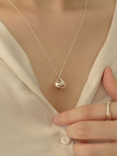 Load image into Gallery viewer, [mattoi] Kisses Pendant Necklace
