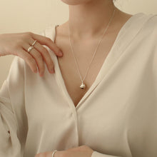 Load image into Gallery viewer, [mattoi] Kisses Pendant Necklace
