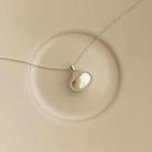 Load image into Gallery viewer, [mattoi] Kisses Pendant Necklace
