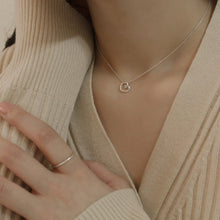 Load image into Gallery viewer, [mattoi] Petite Heart Necklace
