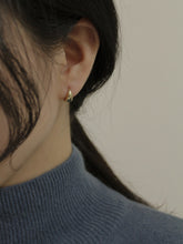 Load image into Gallery viewer, [mattoi] From Huggie Hoop Earrings
