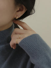 Load image into Gallery viewer, [mattoi] From Huggie Hoop Earrings
