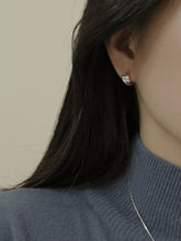 Load image into Gallery viewer, [mattoi] Hug Hoop Earrings
