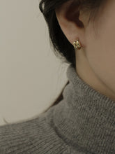 Load image into Gallery viewer, [mattoi] Hug Hoop Earrings
