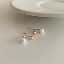 Load image into Gallery viewer, [mattoi] Flower Cubic Pearl Earrings
