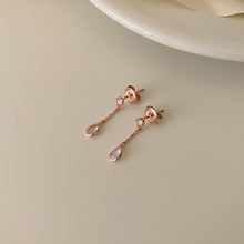 Load image into Gallery viewer, [mattoi] Raindrop Rainbow Moonstone Earrings
