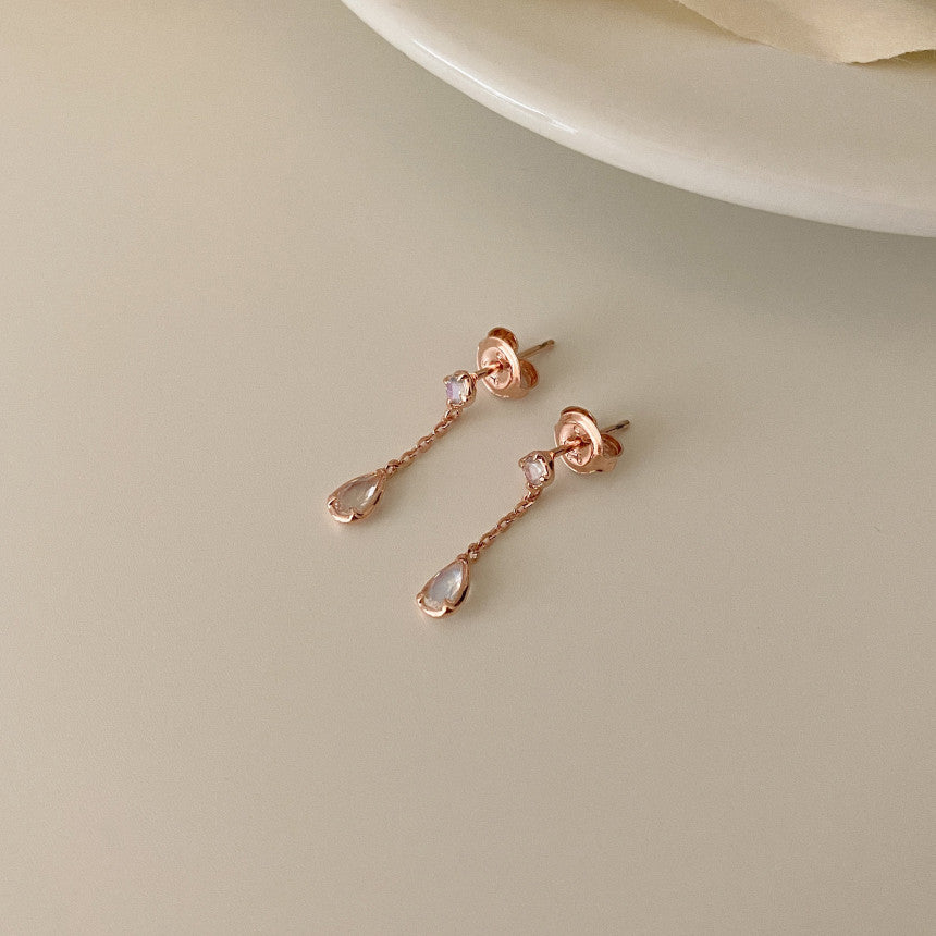 [mattoi] Raindrop Rainbow Moonstone Earrings