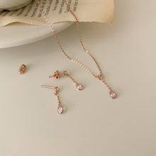 Load image into Gallery viewer, [mattoi] Raindrop Rainbow Moonstone Necklace
