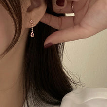 Load image into Gallery viewer, [mattoi] Raindrop Rose Quartz Earrings
