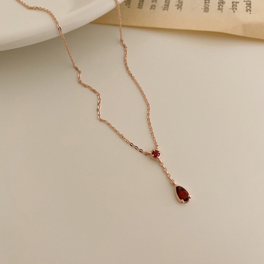 [mattoi] Raindrop Garnet Necklace