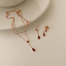 Load image into Gallery viewer, [mattoi] Raindrop Garnet Earrings
