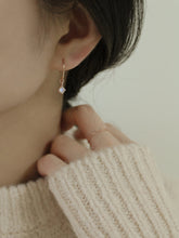 Load image into Gallery viewer, [mattoi] Gleam Moonstone Earrings
