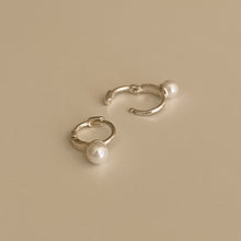 Load image into Gallery viewer, [mattoi] Mini Pearl One Touch Ring Earring
