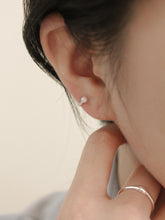 Load image into Gallery viewer, [mattoi] Mini Pearl One Touch Ring Earring
