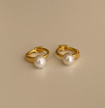 Load image into Gallery viewer, [mattoi] Mini Pearl One Touch Ring Earring
