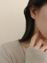 Load image into Gallery viewer, [mattoi] Mini Classic One Touch Ring Earring
