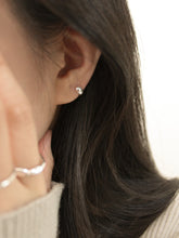 Load image into Gallery viewer, [mattoi] Mini Classic One Touch Ring Earring
