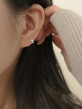 Load image into Gallery viewer, [mattoi] Mini Classic One Touch Ring Earring
